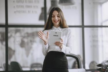 远程工作中建立有意义的关系:完整指南