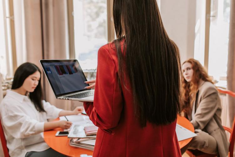 10分钟交接仪式：如何消除团队中的"随便问一下"消息